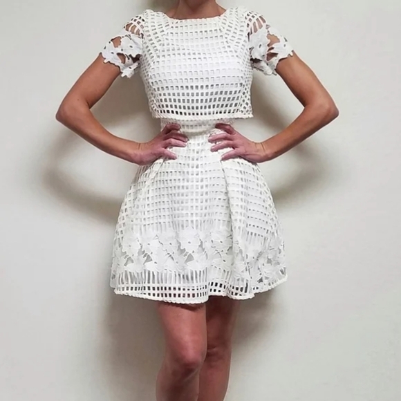 Minuet White Eyelet Lace Short Sleeve Crop Top High Rise Skater Skirt Set Small - Picture 2 of 14